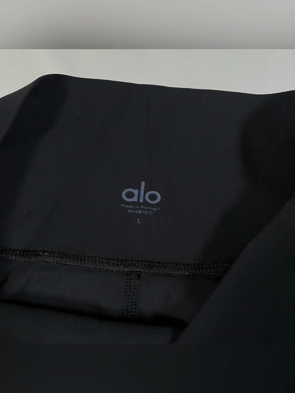 Alo Yoga Women's High Waist Ripped Warrior Black Legging size‎ L
